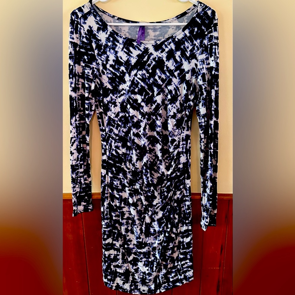 Seraphine Maternity dress.  Side ruching. Long sleeves. Navy blue and white.